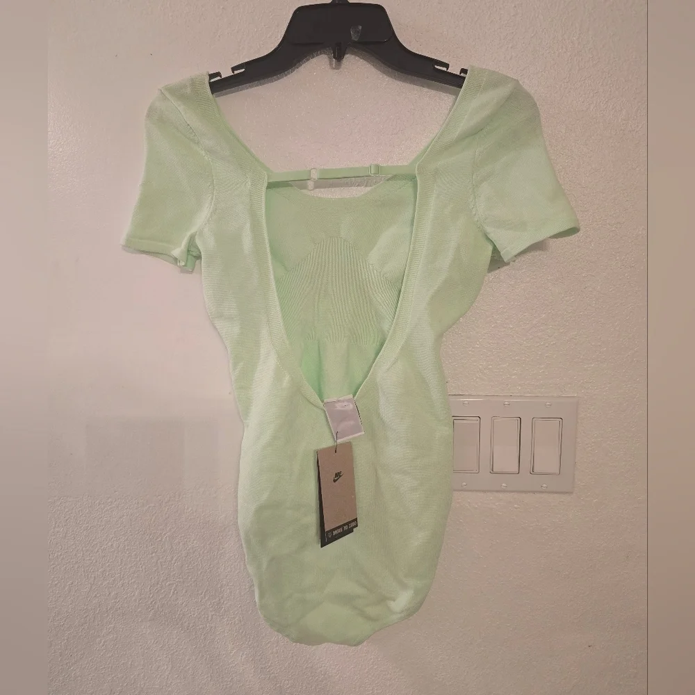 Nike Nsw Chill Knit Ss Bodysuit In Green Size Small